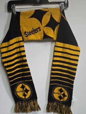 Forever Collectibles Black and Gold Steelers Knit Scarf for Men Or Women